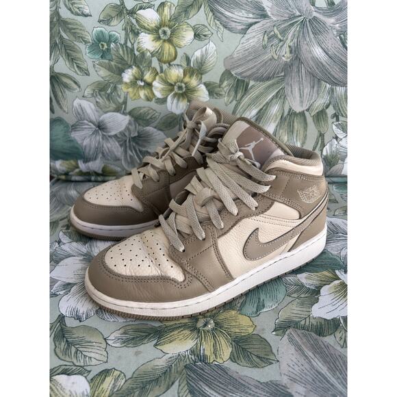 Nike Air Jordan 1 Mid Linen College Grey Light Bone 554724-082 Youth Size 6Y